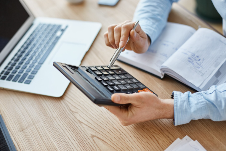 Business owners in Middlesbrough working with qualified accountants on digital bookkeeping, tax efficiency, and financial growth strategies