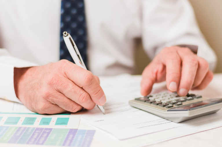CIS tax calculation for subcontractors – Audit Consulting Group helping UK contractors with accurate CIS returns