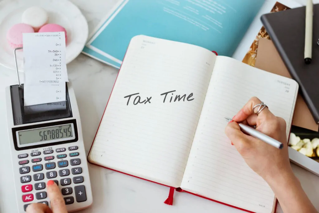Calculating personal and corporate tax liabilities for optimised planning