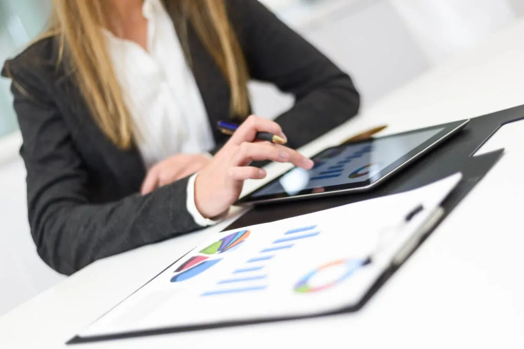 Using digital tools to visualise and interpret financial reports and trends