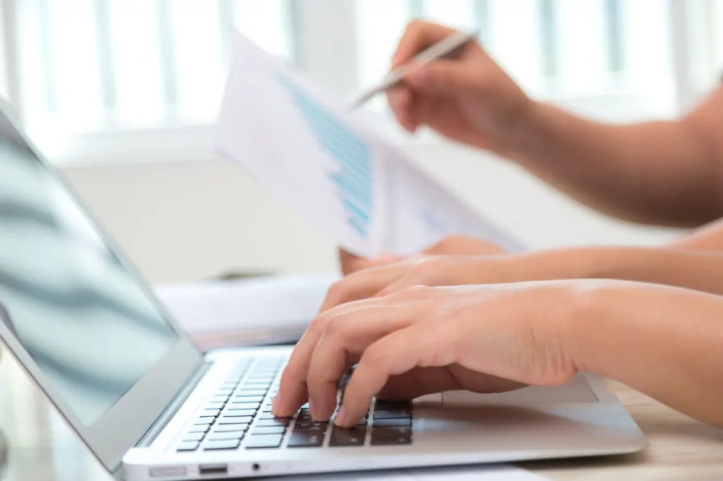 Submitting CIS monthly returns and verifying subcontractor payments