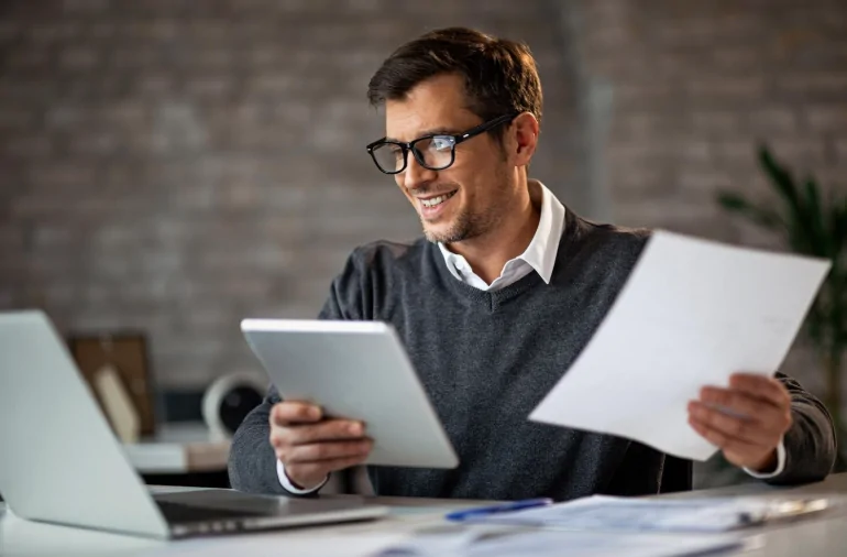 Payroll specialist analysing construction sector payroll compliance and CIS deductions – Audit Consulting Group tailor-made industry payroll UK